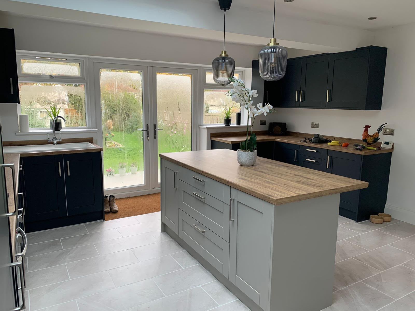 Completed kitchen with central island by DR Smith Building general builders.